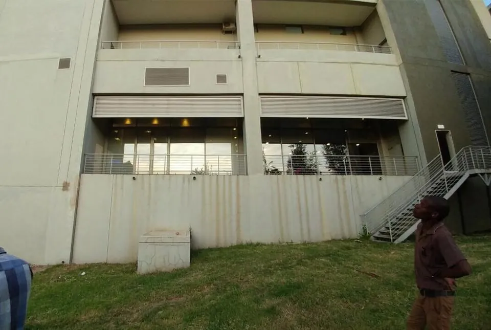 Commercial facade | preparation and cleaning